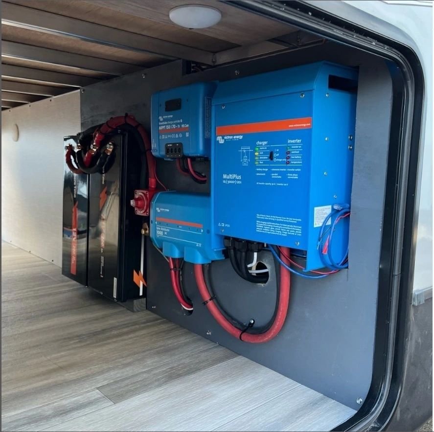Battery and electrical installation photographed on RV Solar Sacramento’s official website